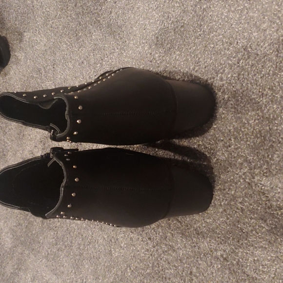 Lauren Conrad's boots - Picture 2 of 4